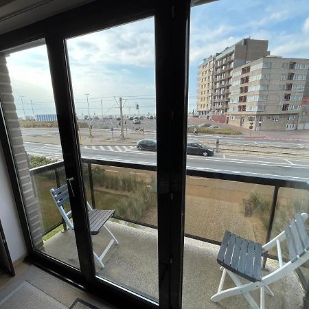 Frontaal Zeezicht In Appartement De Strandjutter Ostende Exterior foto